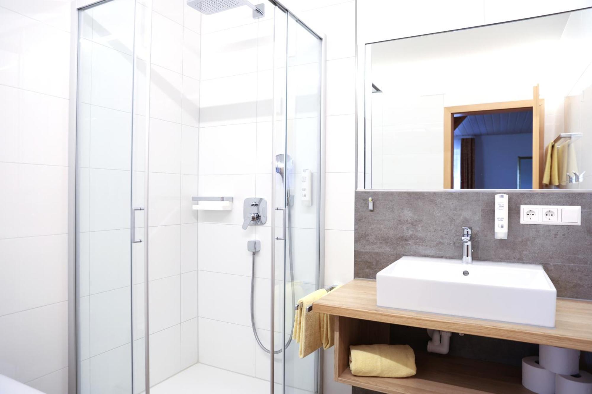 אוברלינגן Landhotel Schellenberg מראה חיצוני תמונה